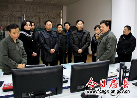 朱光洪看望慰問一線職工和困難群眾