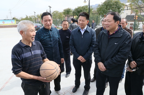 胡功民來房督導縣城體育中心、軍店體育小鎮建設工作