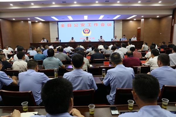 蔡賢忠在全縣公安工作會議上要求：堅定政治立場 強化法制思維 全力抓好公安工作