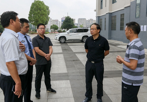 蔡賢忠檢查城區部分學校秋季開學工作
