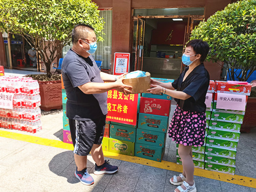 房縣17家保險業金融機構送物資 齊心防“疫”
