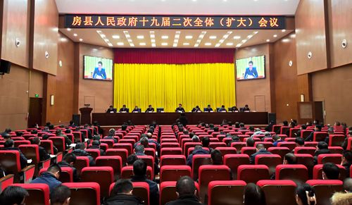謝曉鳴主持召開縣政府十九屆二次全體（擴(kuò)大）會議