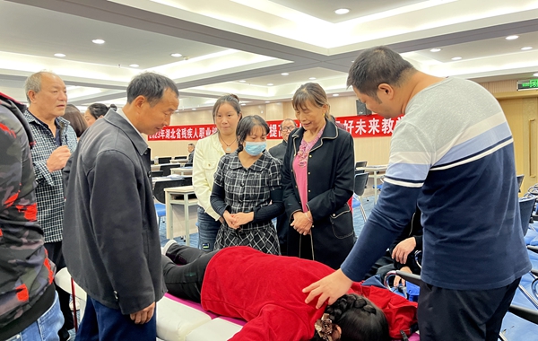 省殘疾人職業培訓中心保健按摩提高班在房縣開班