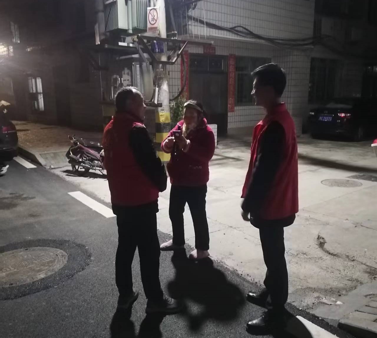 黨校干部夜夜巡邏 小區居民朝朝平安