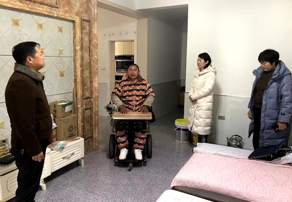 縣殘聯走訪慰問孝老愛親模范李大云