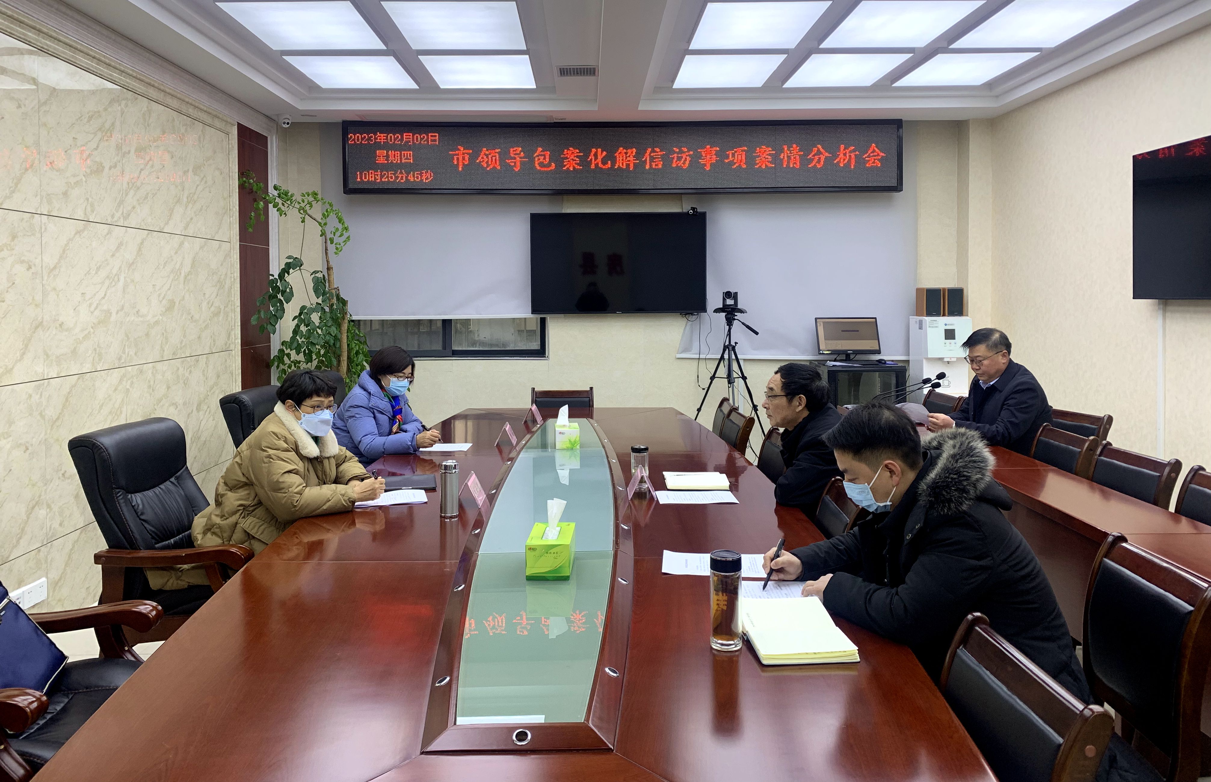 市政協副主席朱云慧來房調研慰問