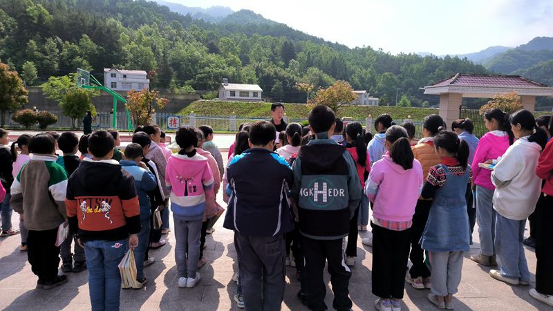 土城鎮(zhèn)龍坪小學開展防震演練暨安全教育活動