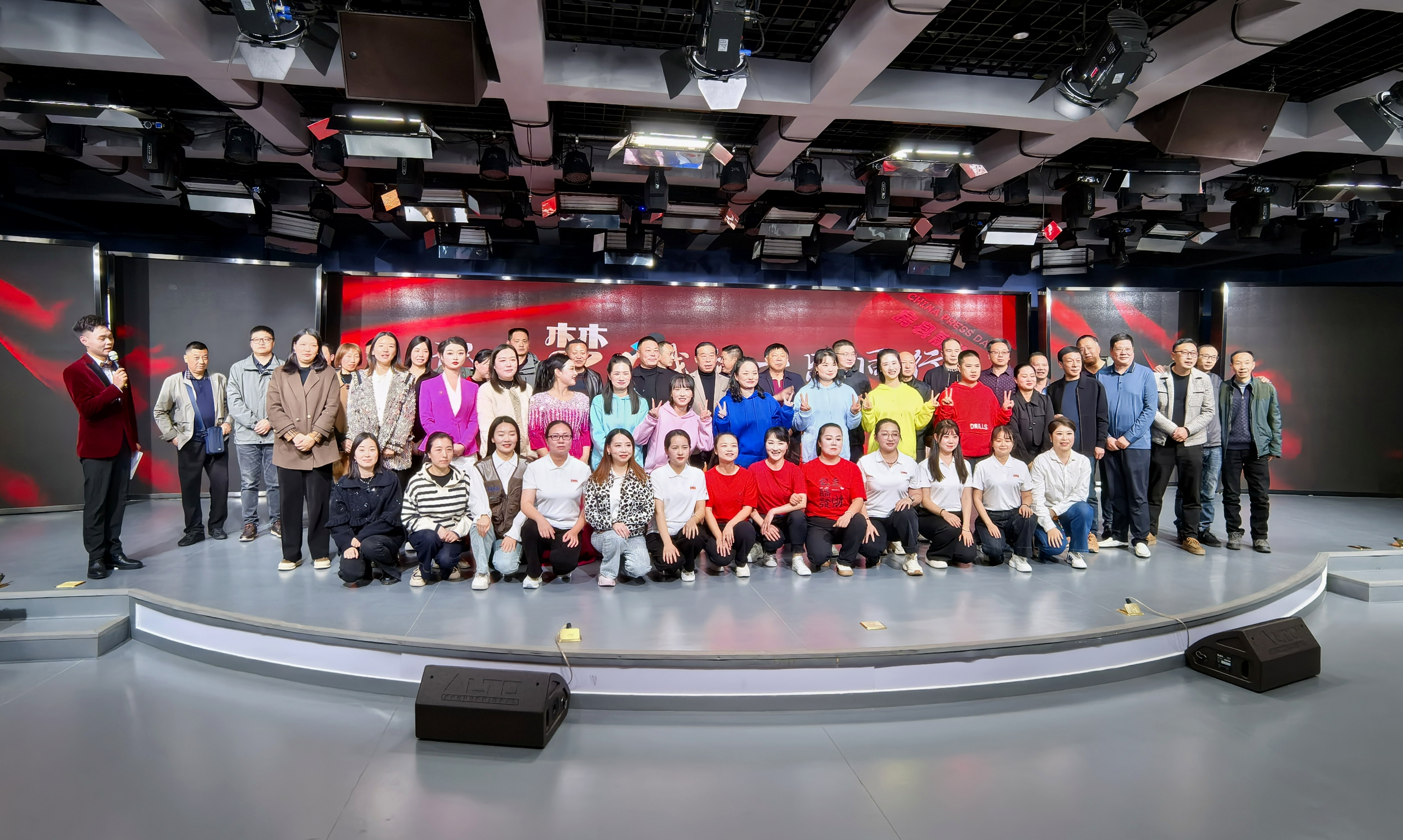 縣融媒體中心：慶祝第25個(gè)中國(guó)記者節(jié)