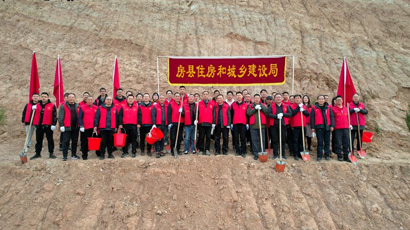 縣住建局積極參加春季義務植樹活動