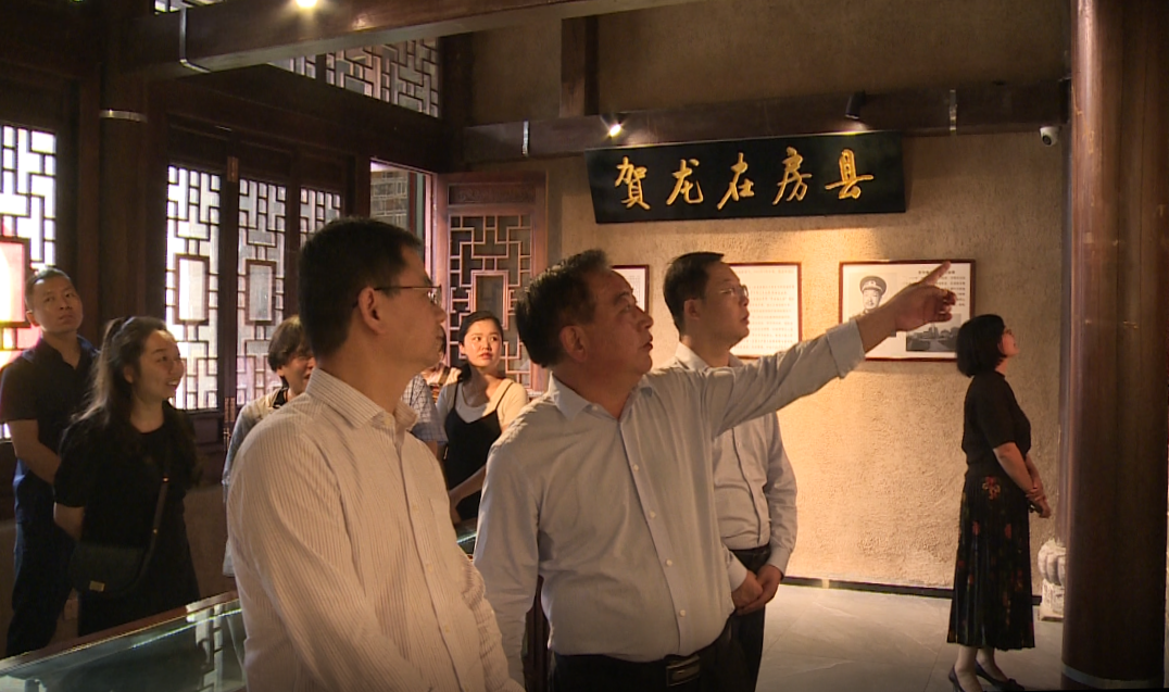 市委統(tǒng)戰(zhàn)部喻成波來房調(diào)研