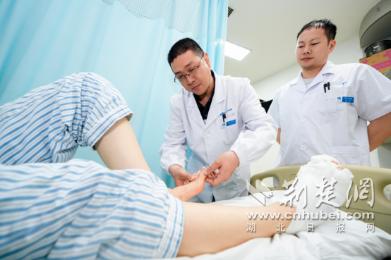 十堰人醫成功實施鄂西北首例微創拇外翻Spear Plate髓內板矯形術